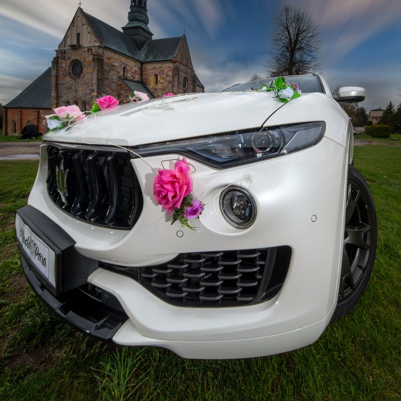 Ekskluzywne auto ślubne
